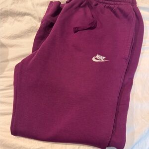 Nike men’s club joggers sweatpants Large Viotech (fuchsia)
